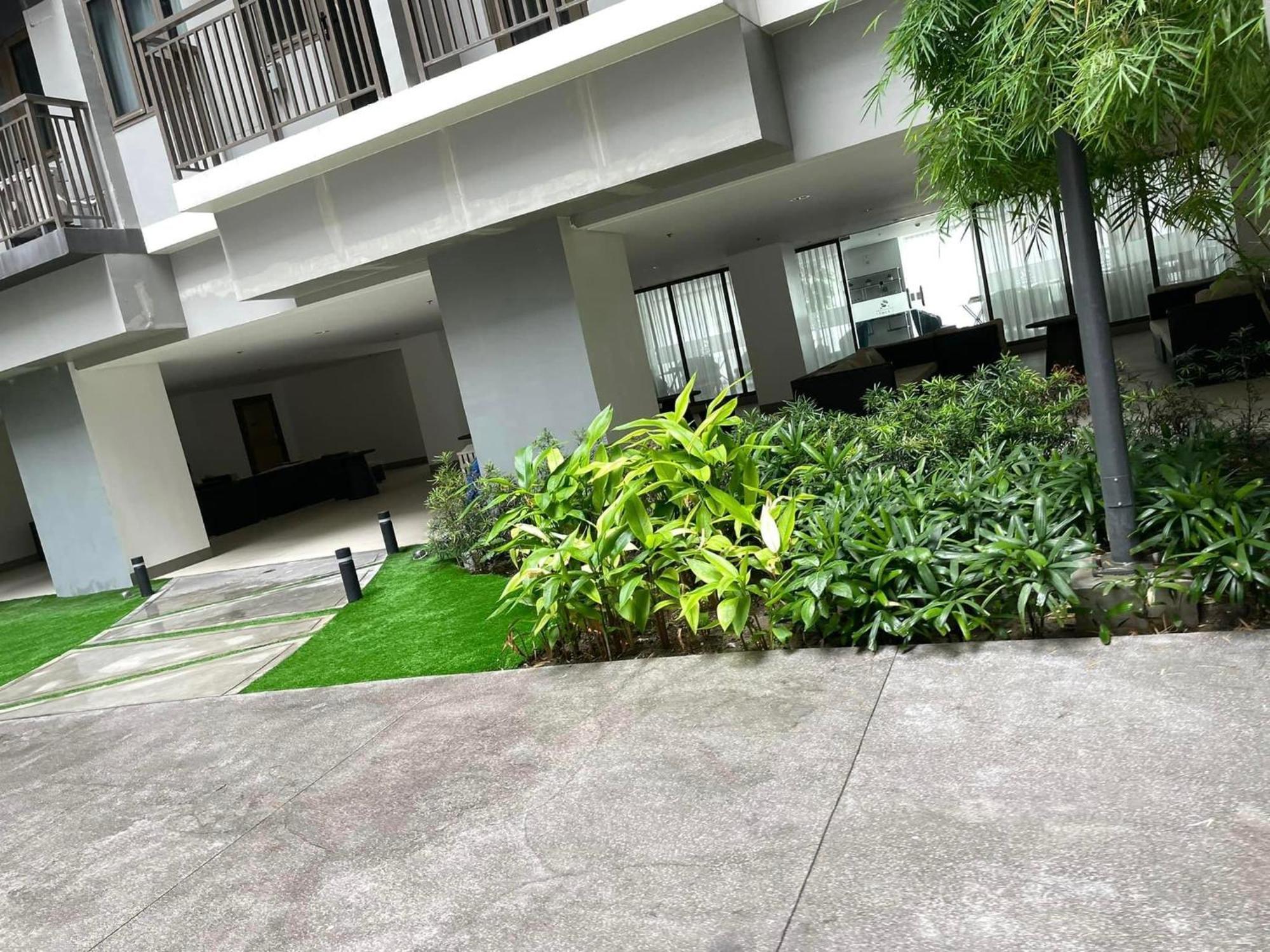 S Moa * Manila